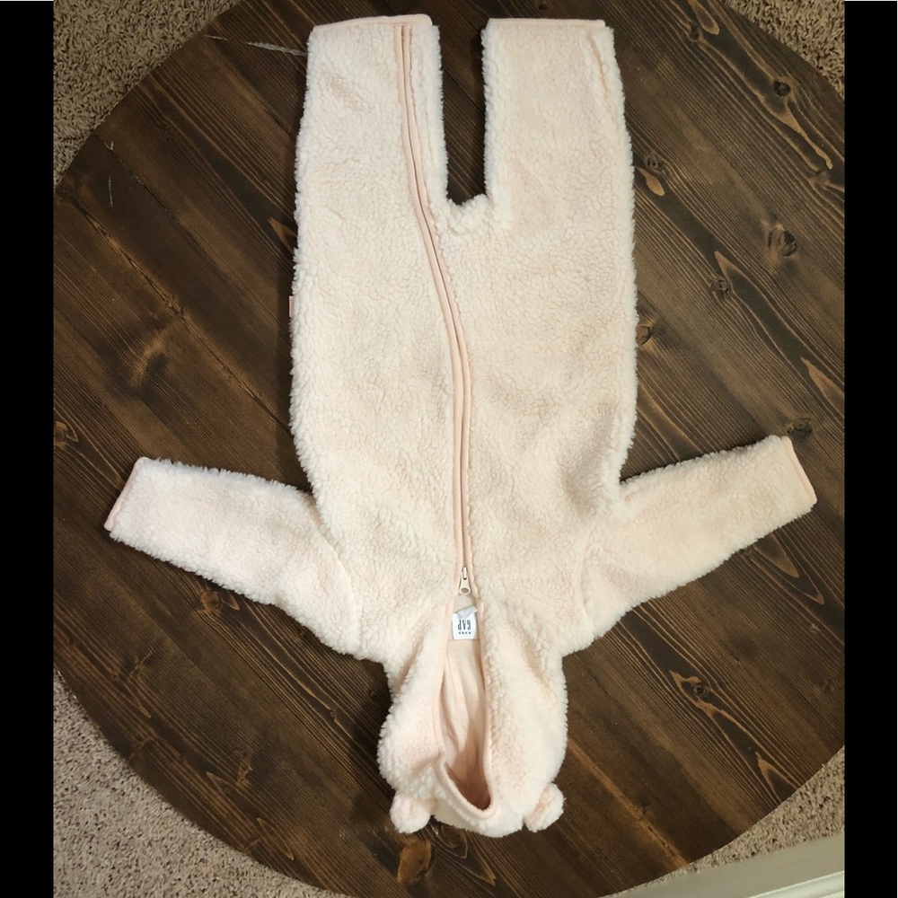 NWOT Pink fuzzy bunting light pink